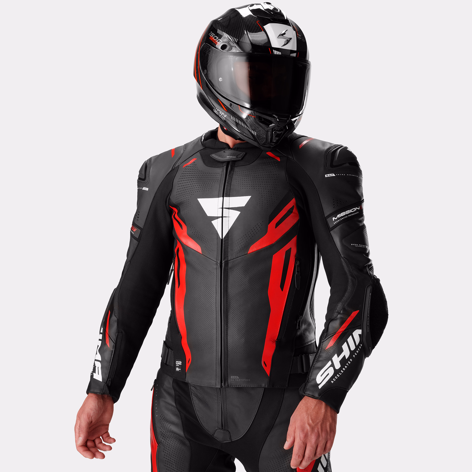 01_SHIMA_MISSION ST_TRAJE DE HOMBRE_NEGRO Y ROJO