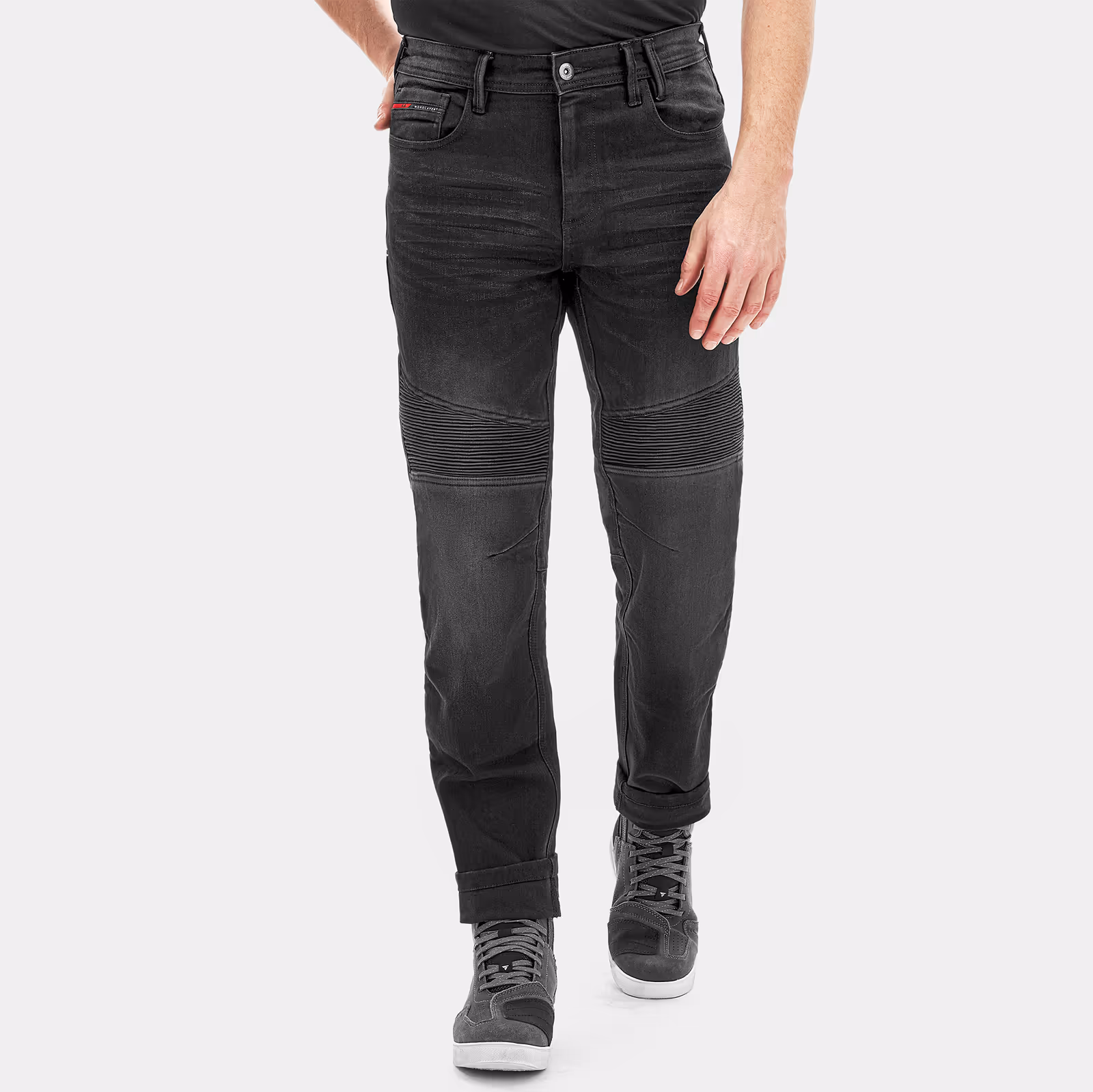 01_SHIMA_ZENITH_HOMBRE_NEGRO_FRENTE_