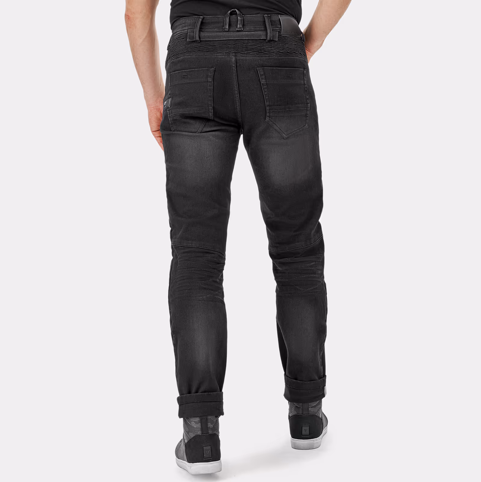 03_SHIMA_ZENITH_HOMBRE_NEGRO_ESPALDA