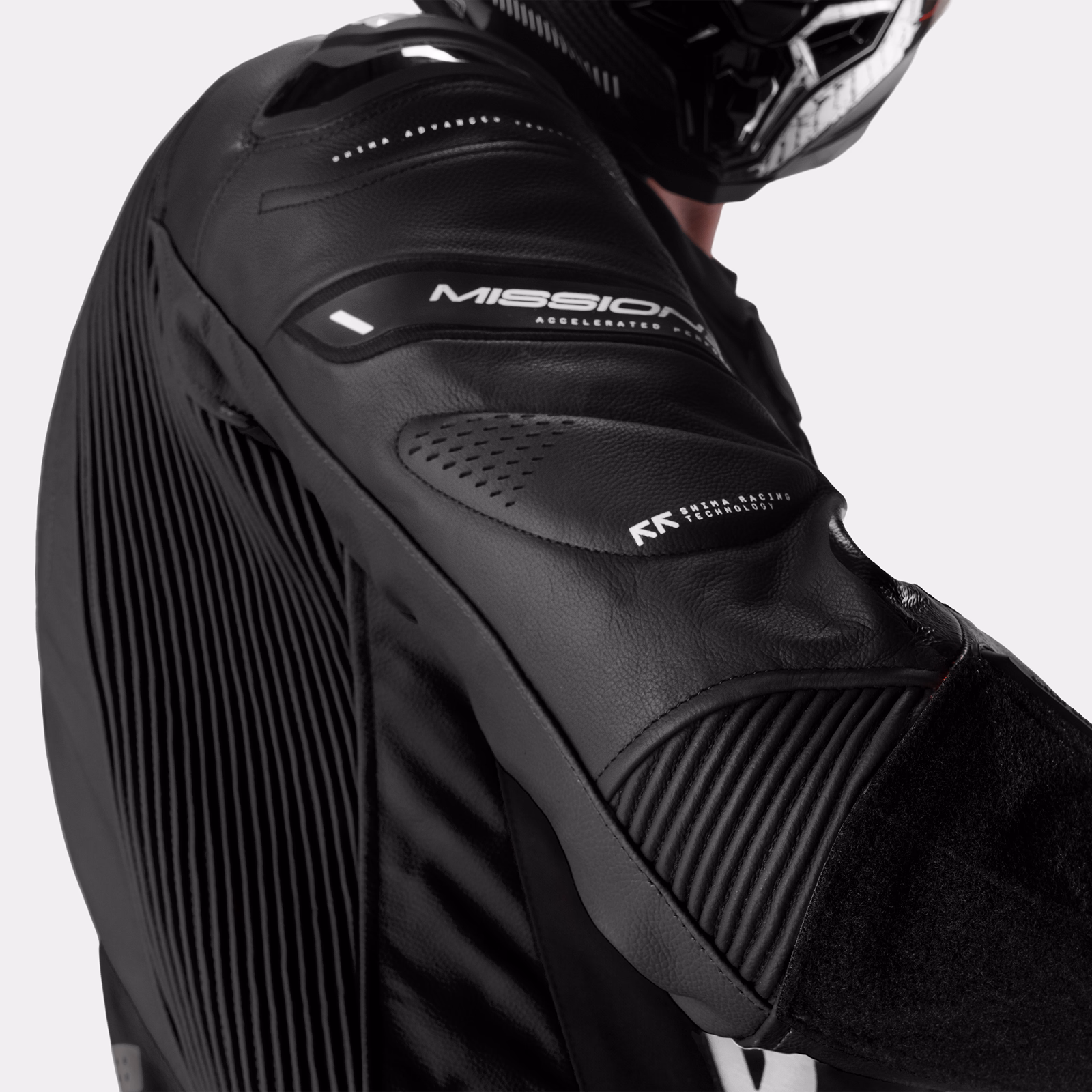 06_SHIMA_MISSION RS_TRAJE_HOMBRE_NEGRO BLANCO