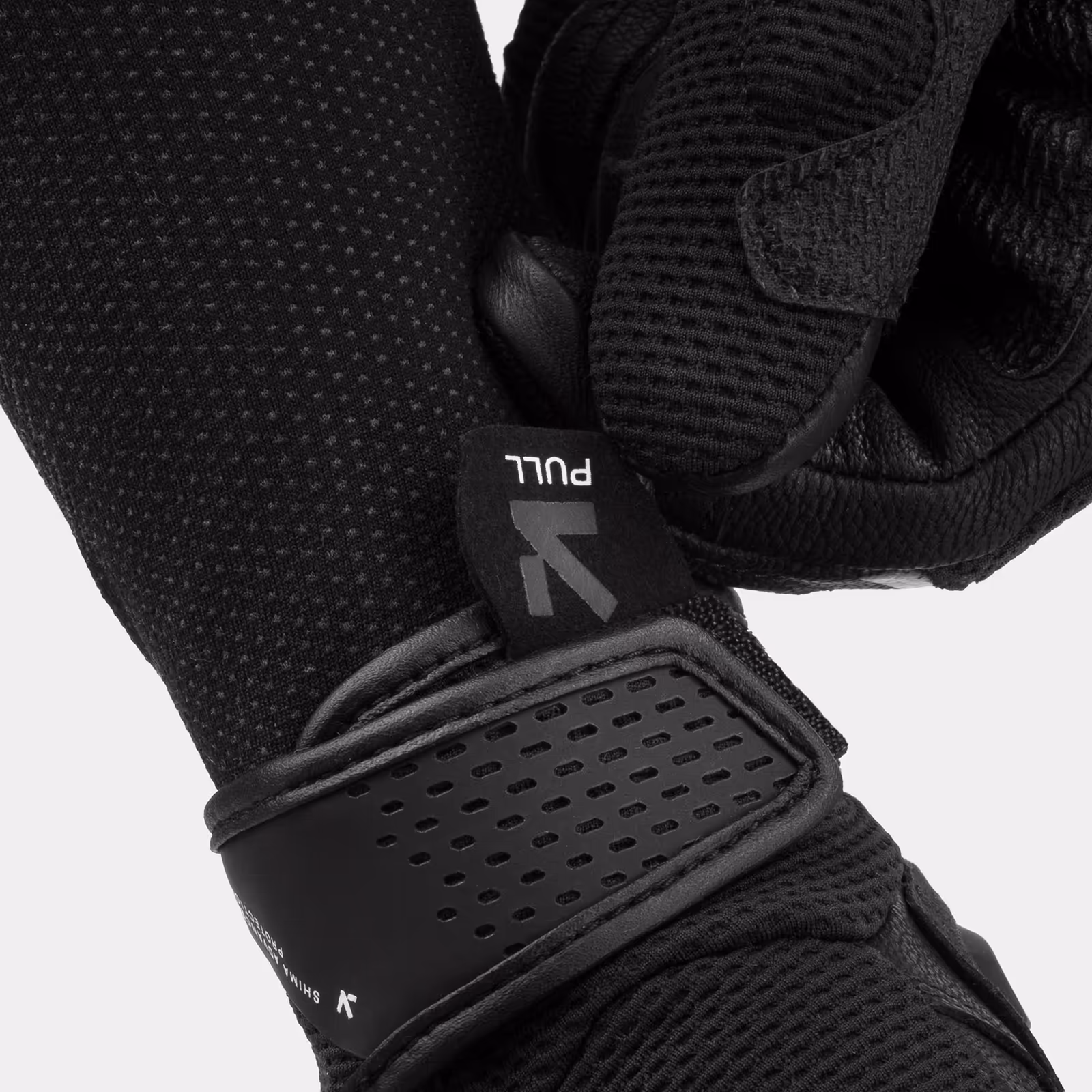 06_SHIMA_SPARK 3_GLV_MEN_NEGRO BLANCO_2500x2500