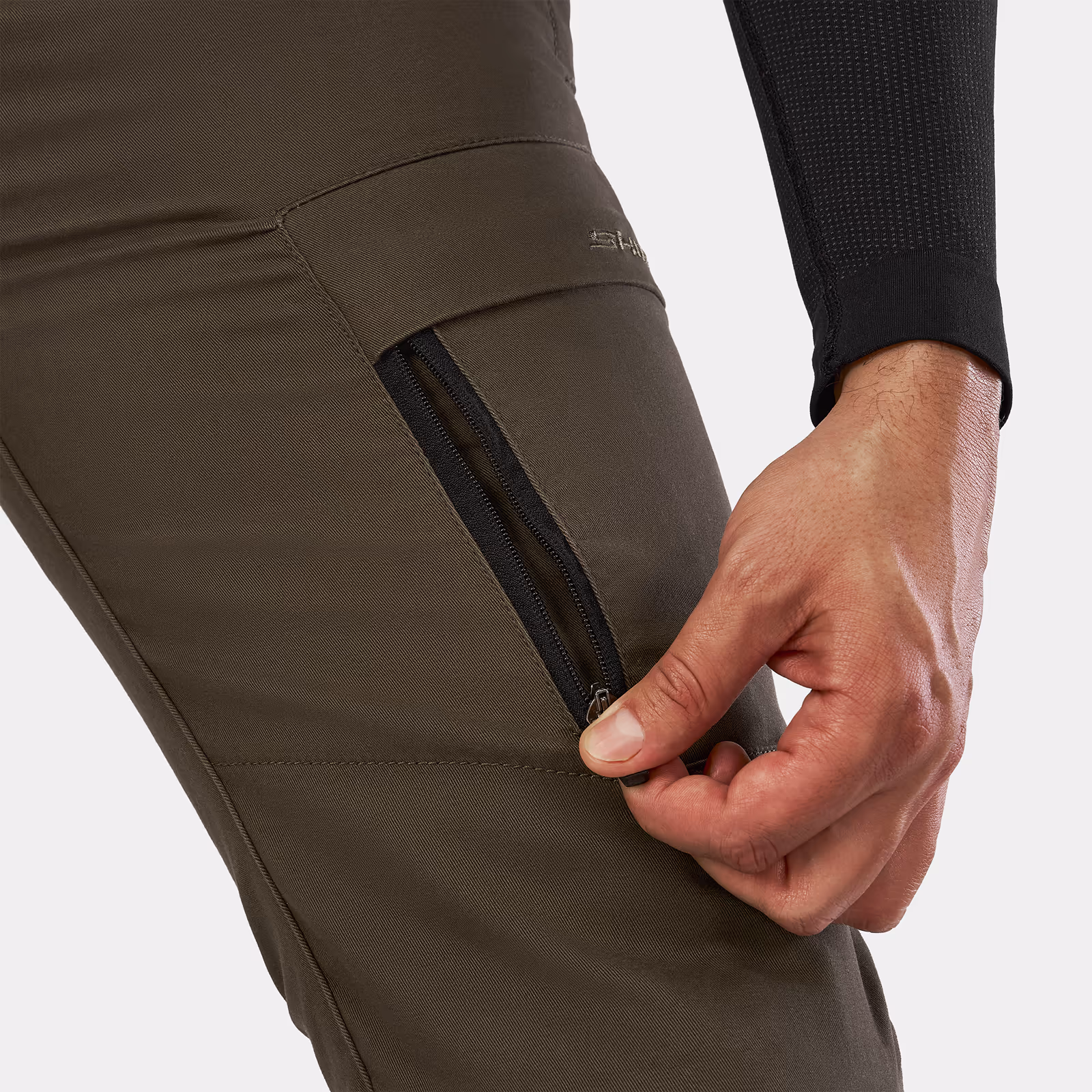 07_SHIMA_JOGGSTER_PNT_MEN_KHAKI