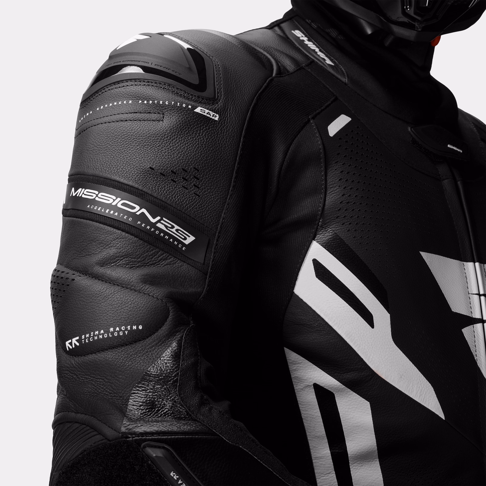 07_SHIMA_MISSION RS_TRAJE_HOMBRES_NEGRO BLANCO