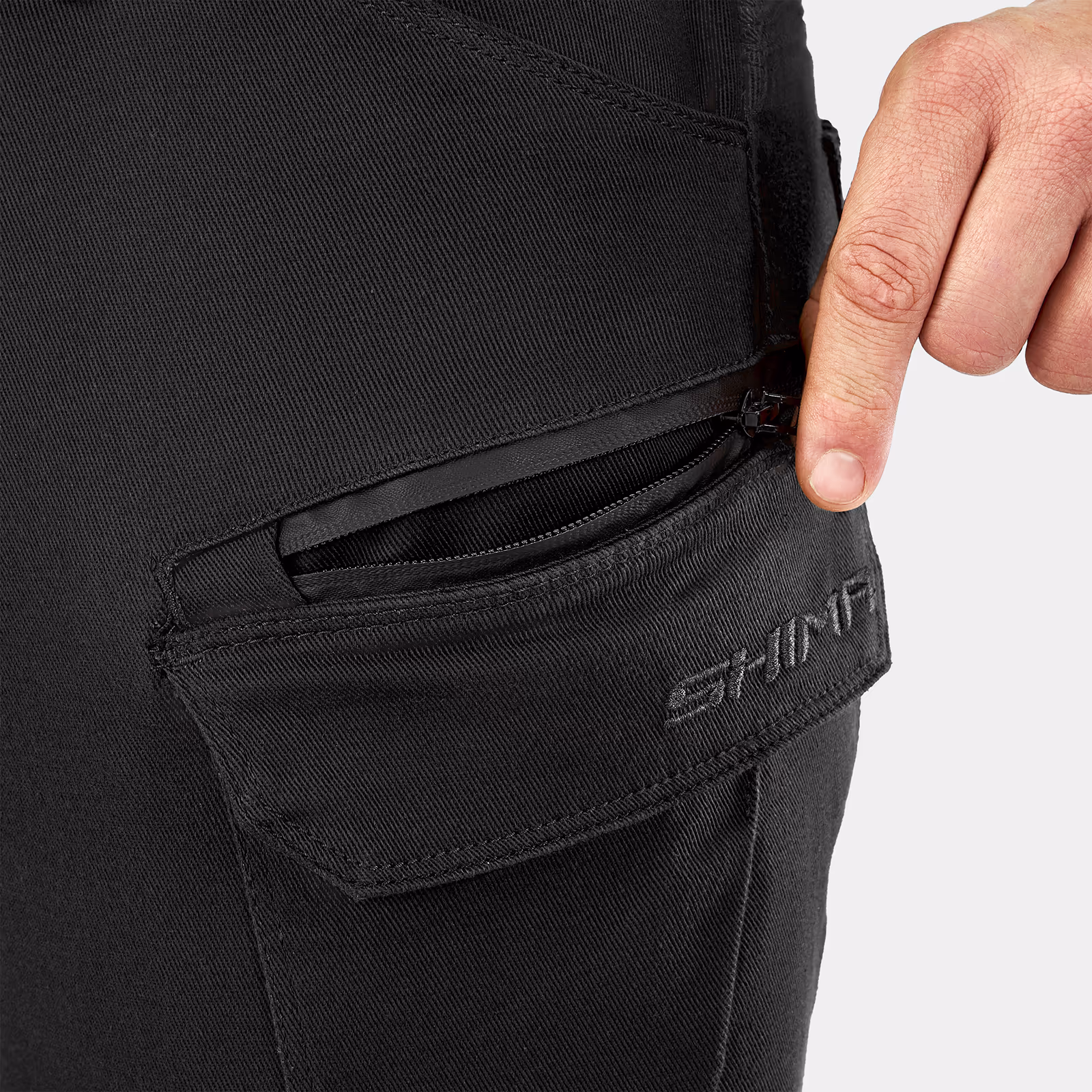 09_SHIMA_GIRO 3_PNT_MEN_BLACK_2500x2500