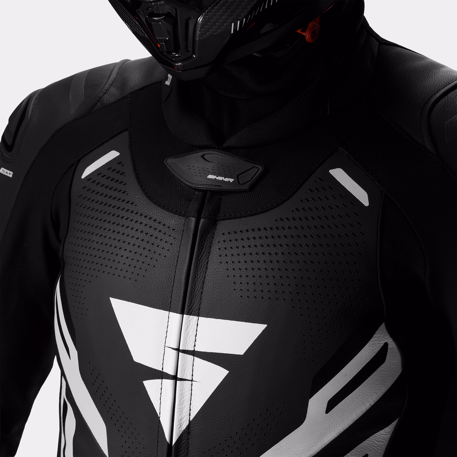 09_SHIMA_MISSION RS_TRAJE_HOMBRE_NEGRO BLANCO