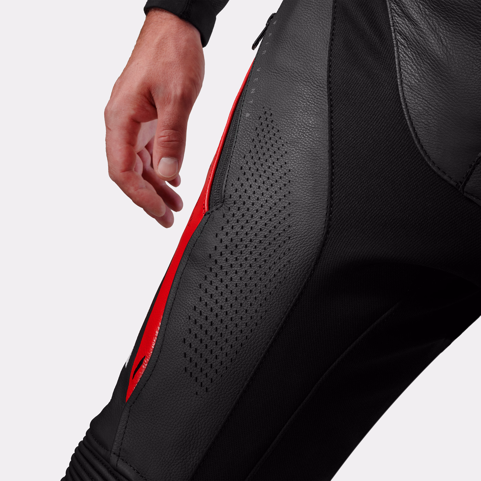 09_SHIMA_MISSION ST_MEN_PNT_NEGRO ROJO