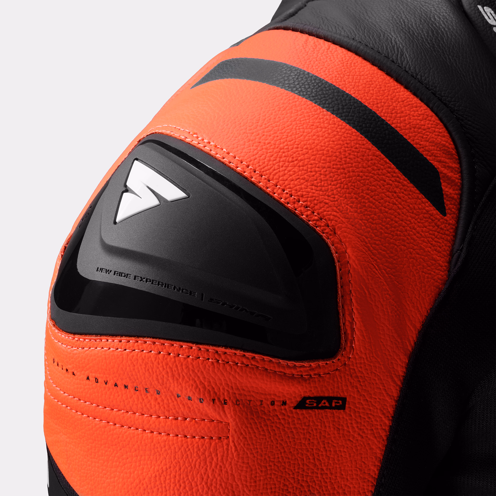 09_SHIMA_MISSION ST_MEN_SUIT_RED FLUO