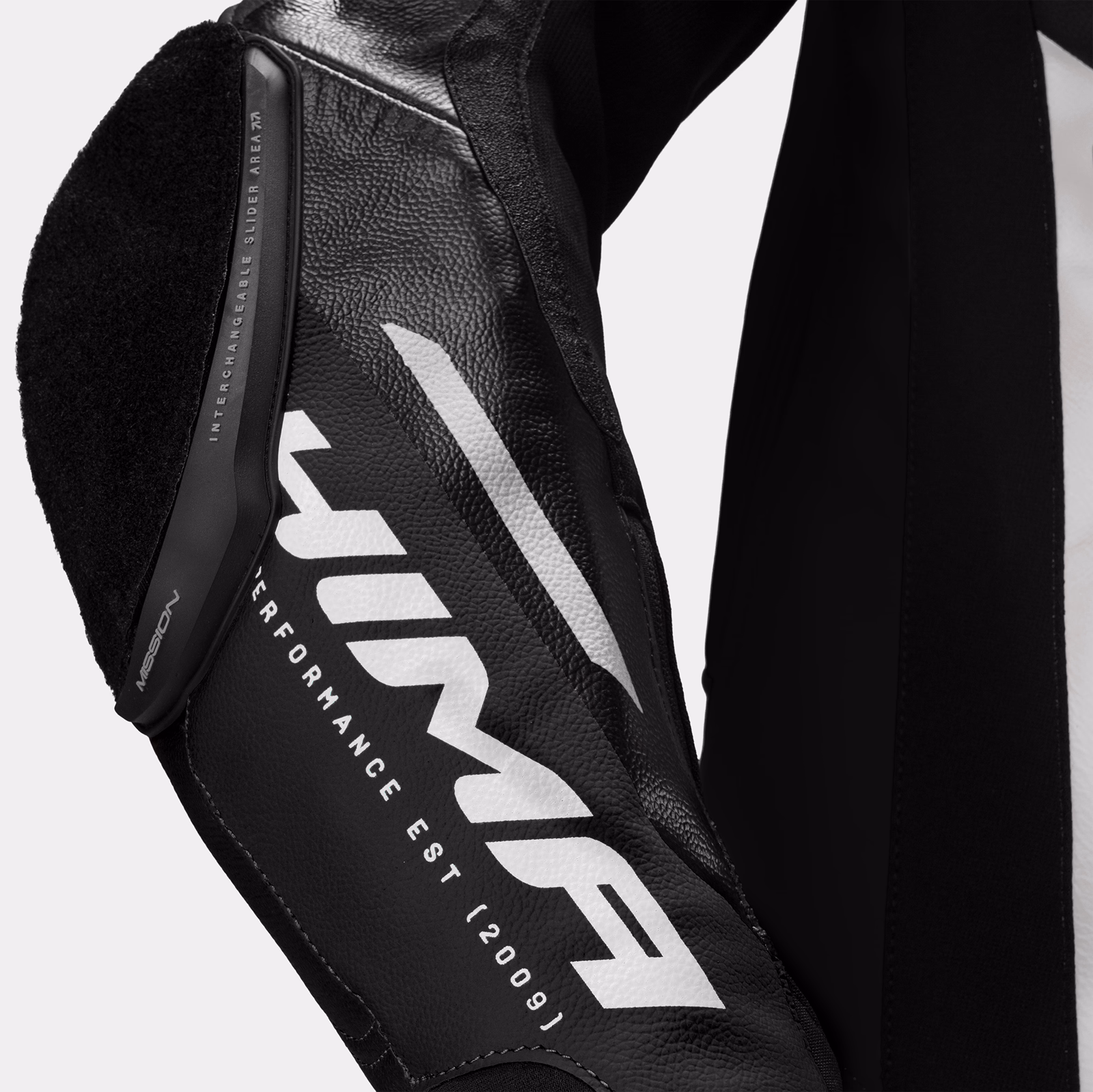 11_SHIMA_MISSION RS_TRAJE_HOMBRE_NEGRO BLANCO
