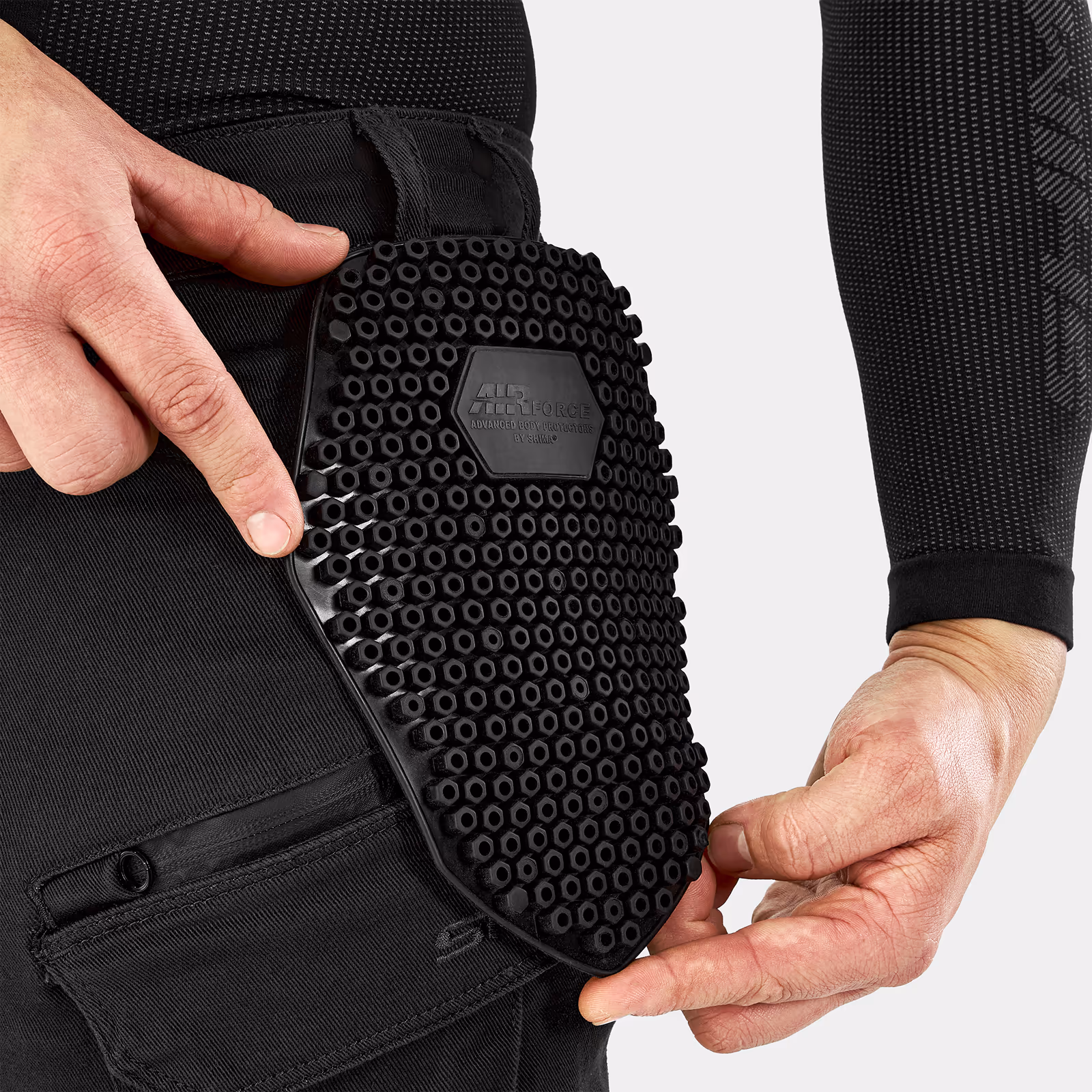 12_SHIMA_GIRO 3_PNT_MEN_BLACK_2500x2500
