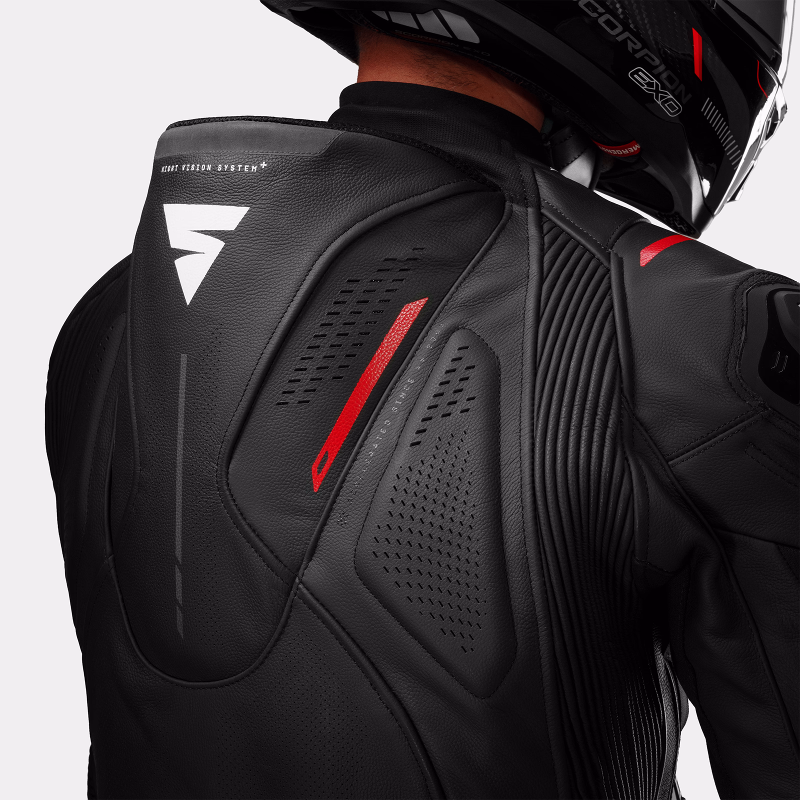 12_SHIMA_MISSION ST_TRAJE DE HOMBRE_NEGRO ROJO