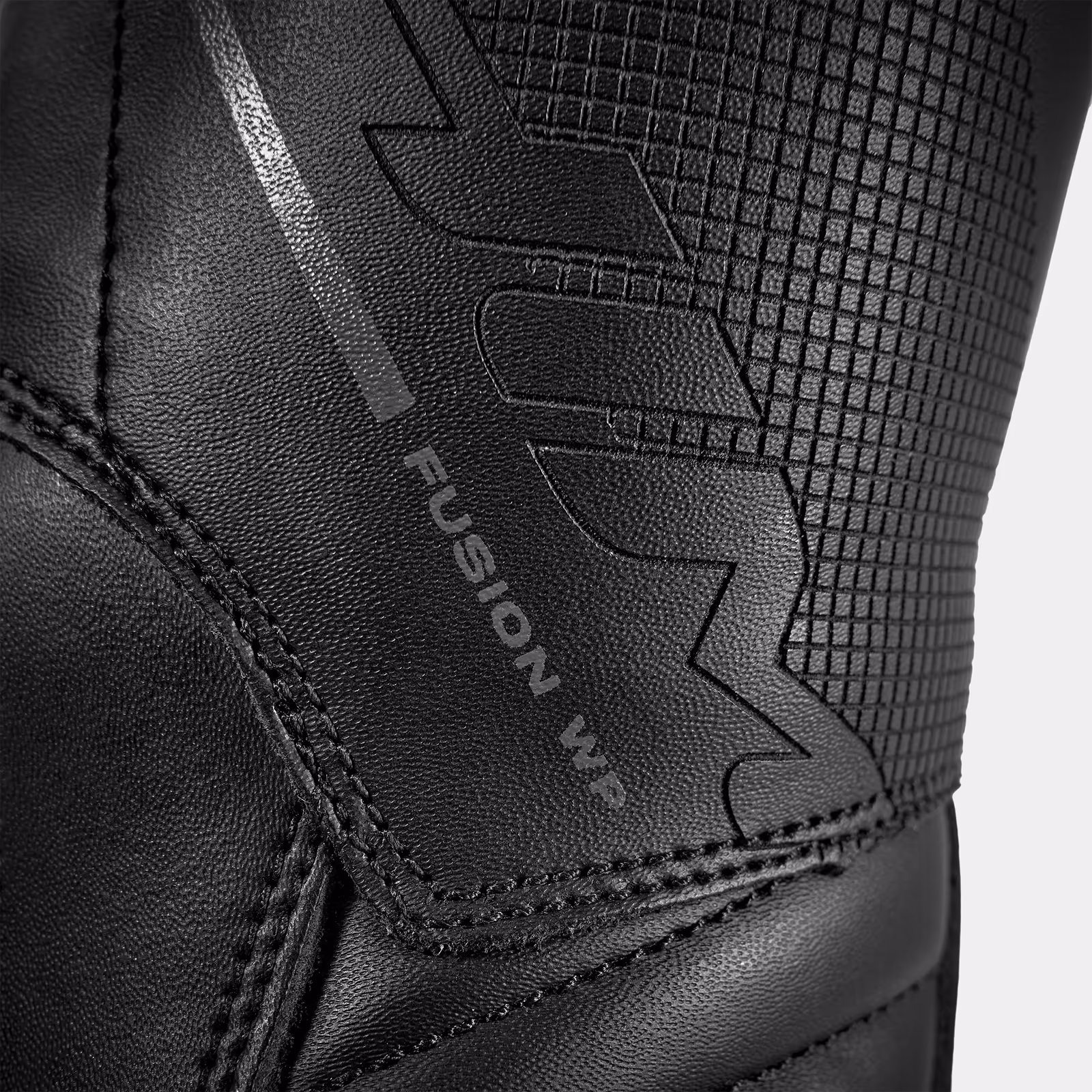 13_SHIMA_FUSION WP_BOTAS_HOMBRE_NEGRO