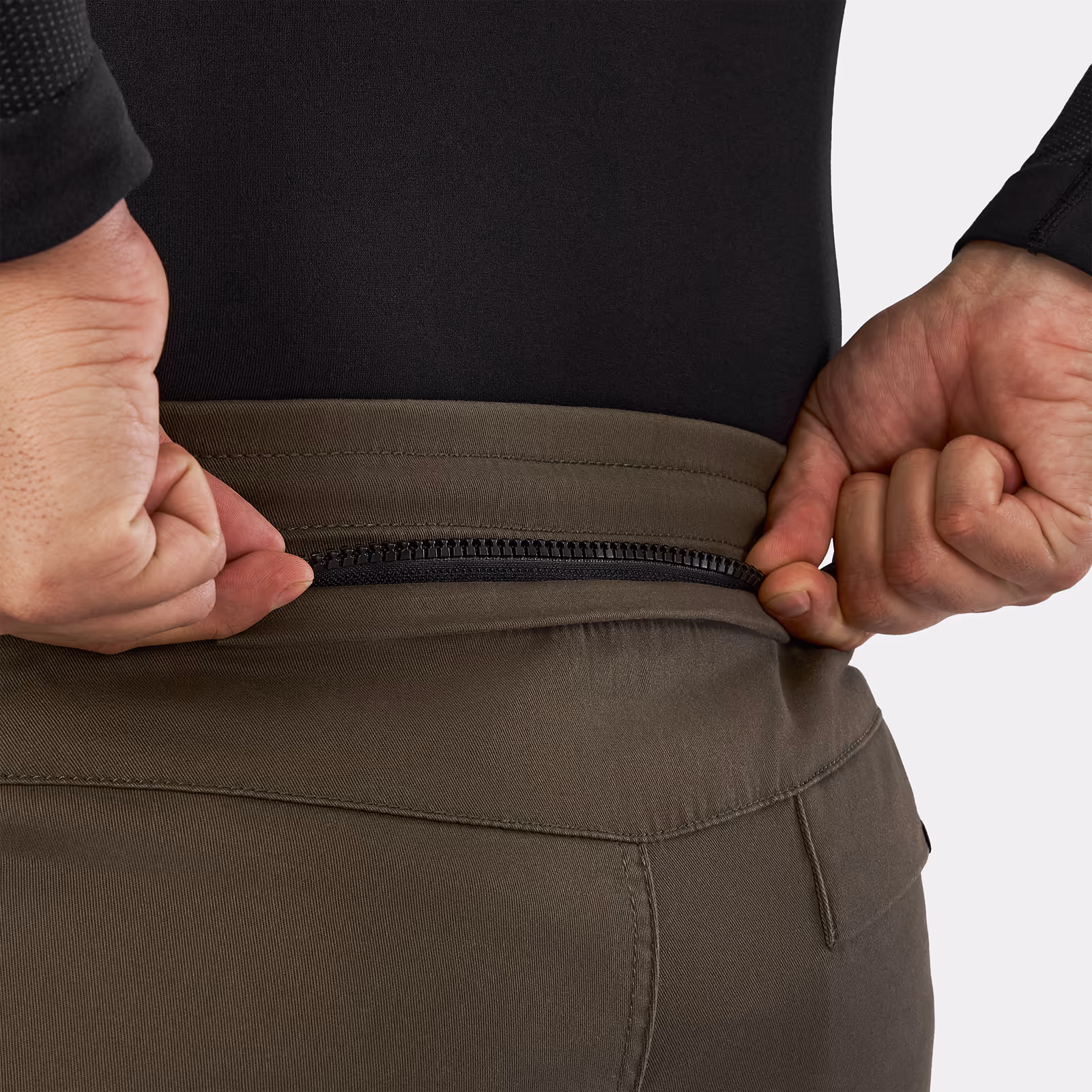 13_SHIMA_JOGGSTER_PNT_MEN_KHAKI