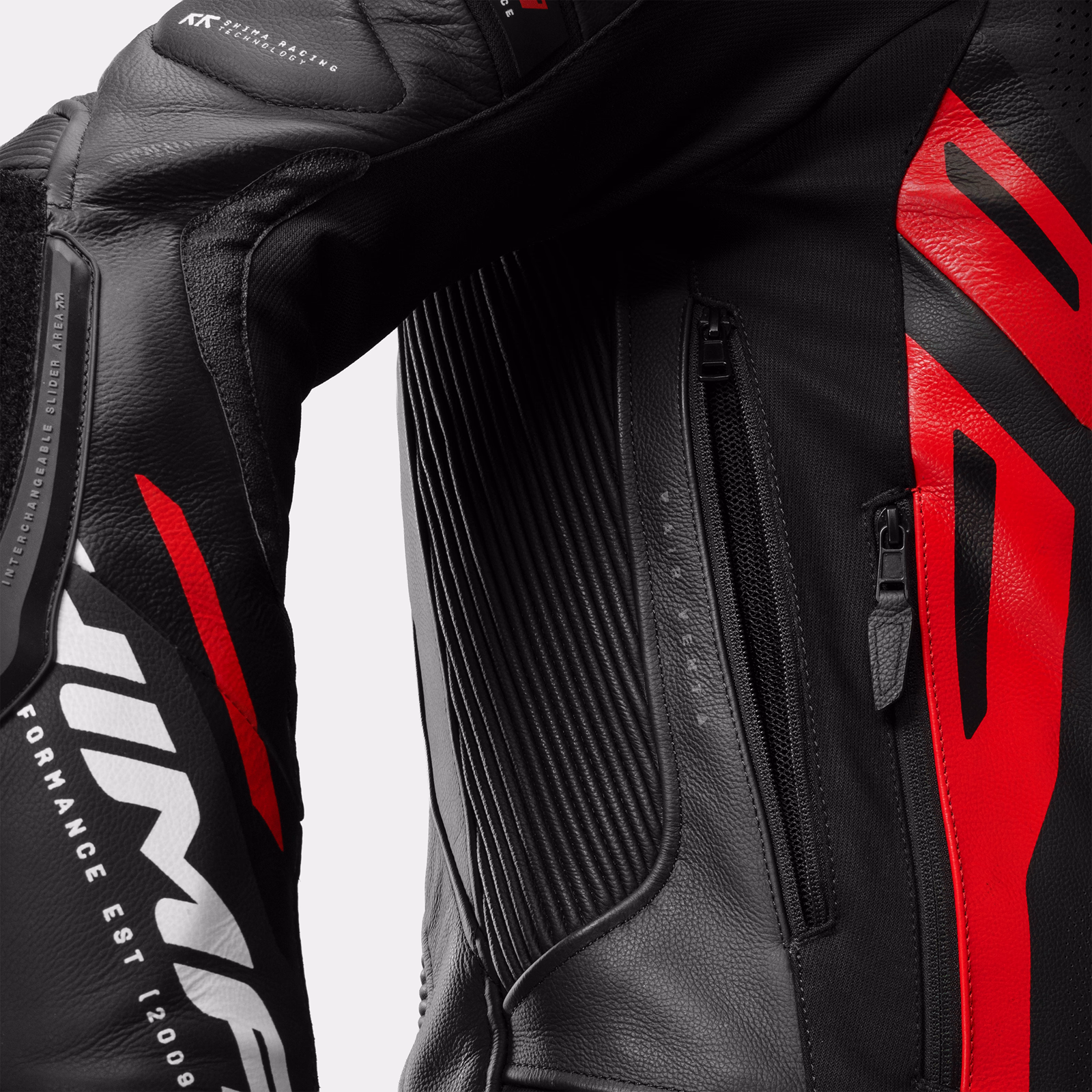 13_SHIMA_MISSION ST_TRAJE DE HOMBRE_NEGRO Y ROJO