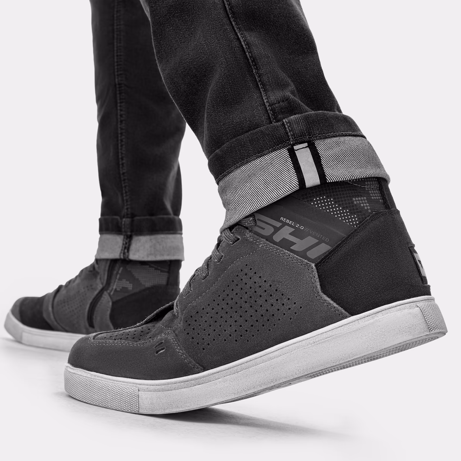 13_SHIMA_RIDGE_PNT_MEN_NEGRO