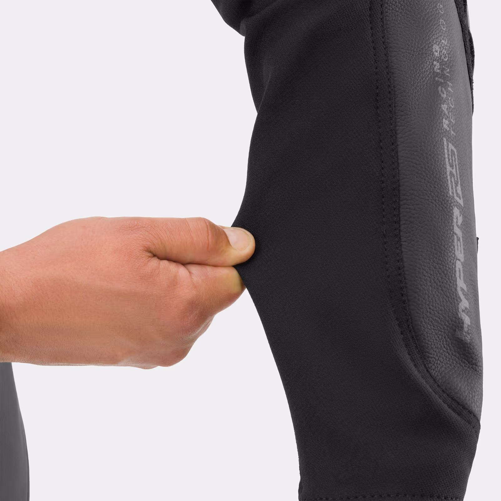 15_SHIMA_HYPER RS_SUIT_MEN_NEGRO ROJO_2500x2500