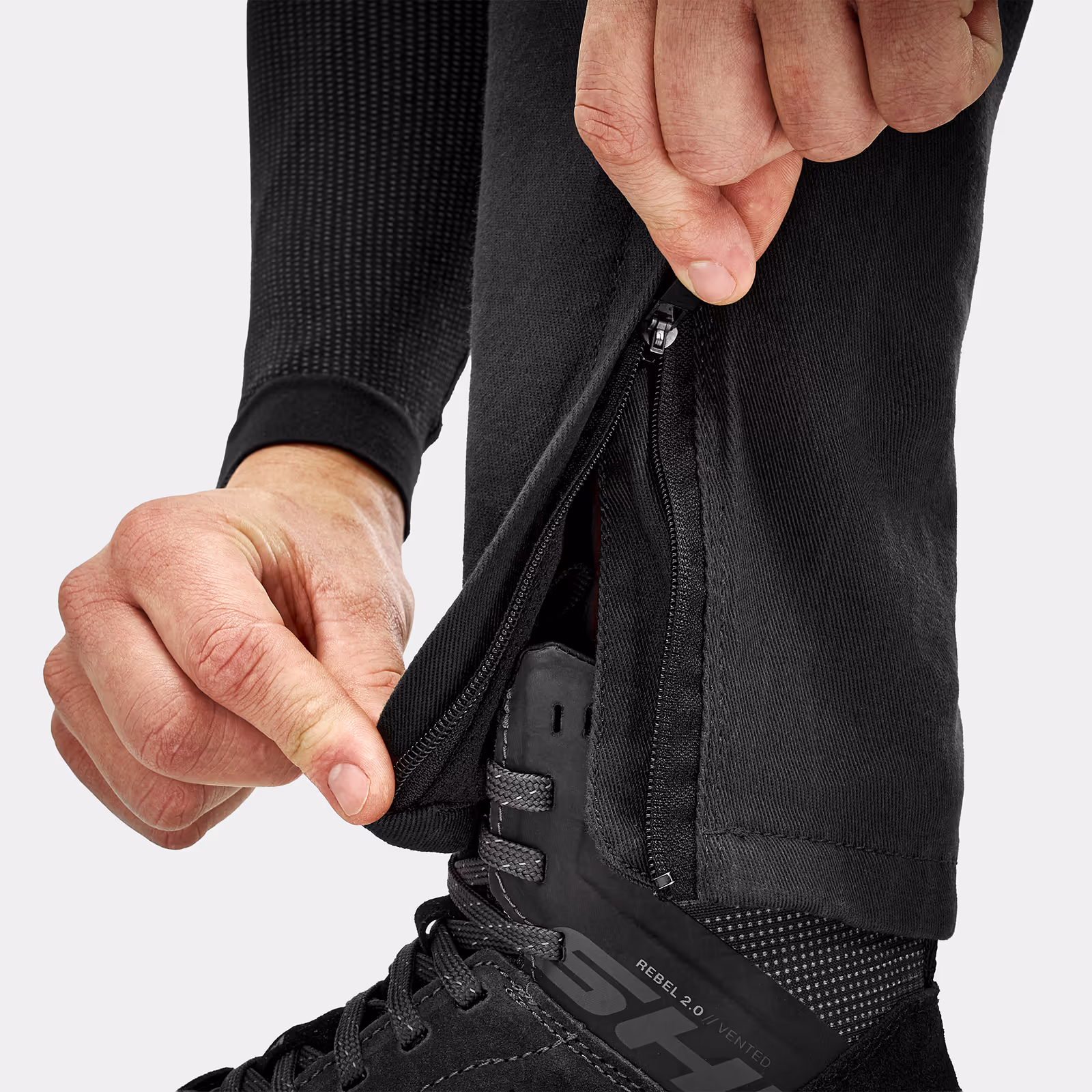 19_SHIMA_GIRO 3_PNT_MEN_BLACK_2500x2500