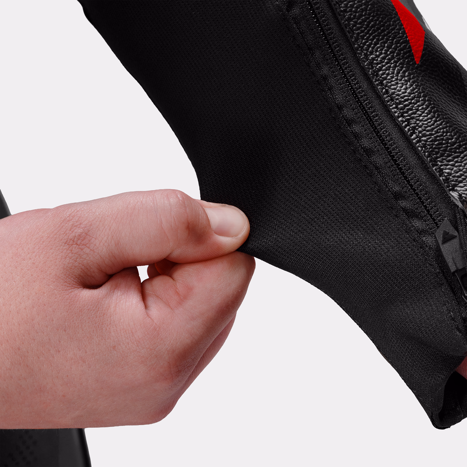 22_SHIMA_MISSION ST_TRAJE DE HOMBRE_NEGRO Y ROJO