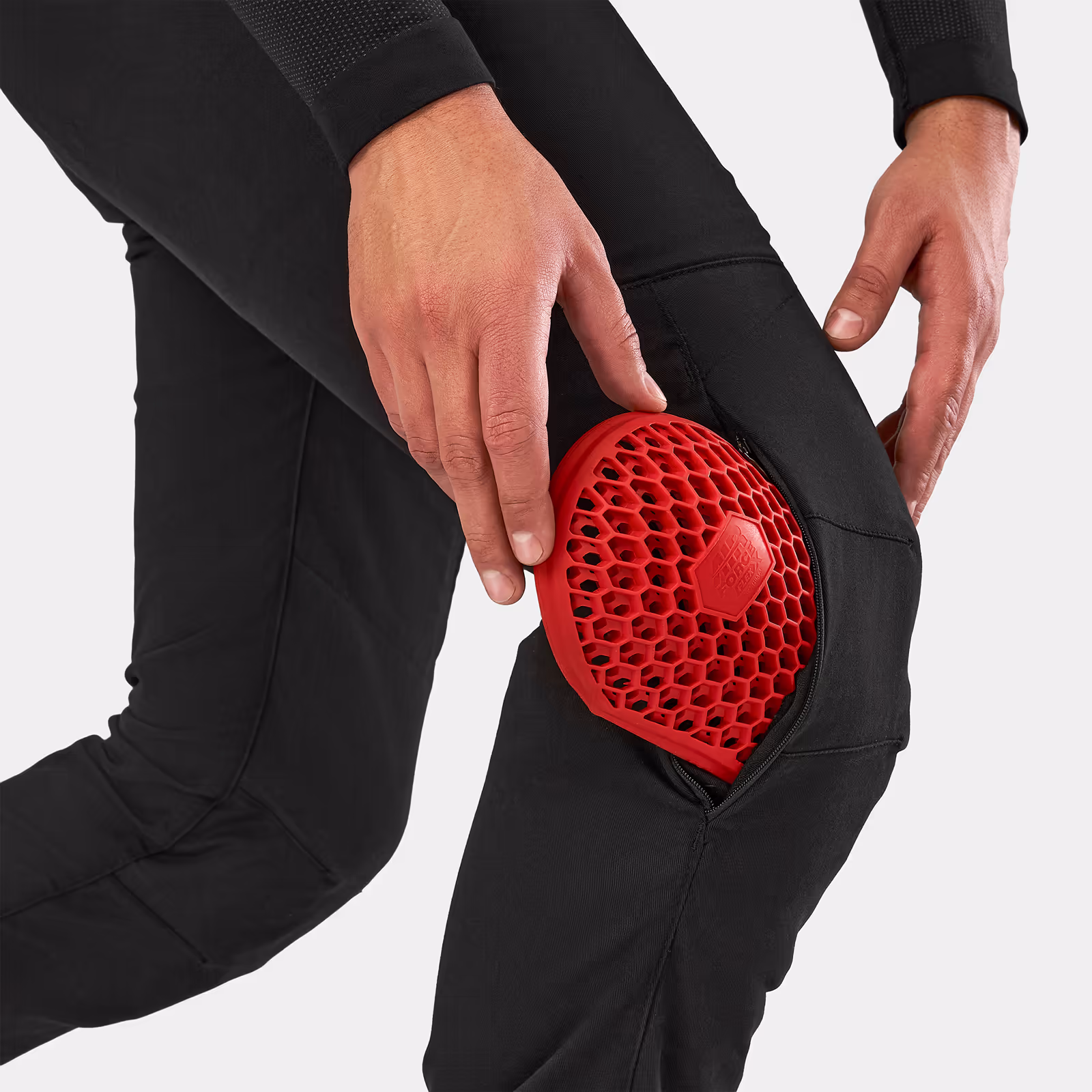 24_SHIMA_JOGGSTER_PNT_MEN_NEGRO