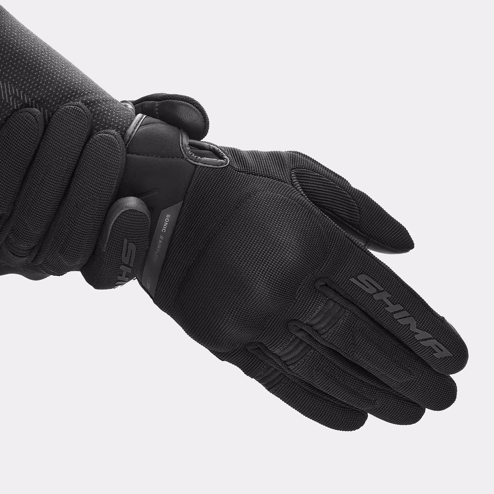 SHIMA_SONIC_GLV_NEGRO_LOOKBOOK_01