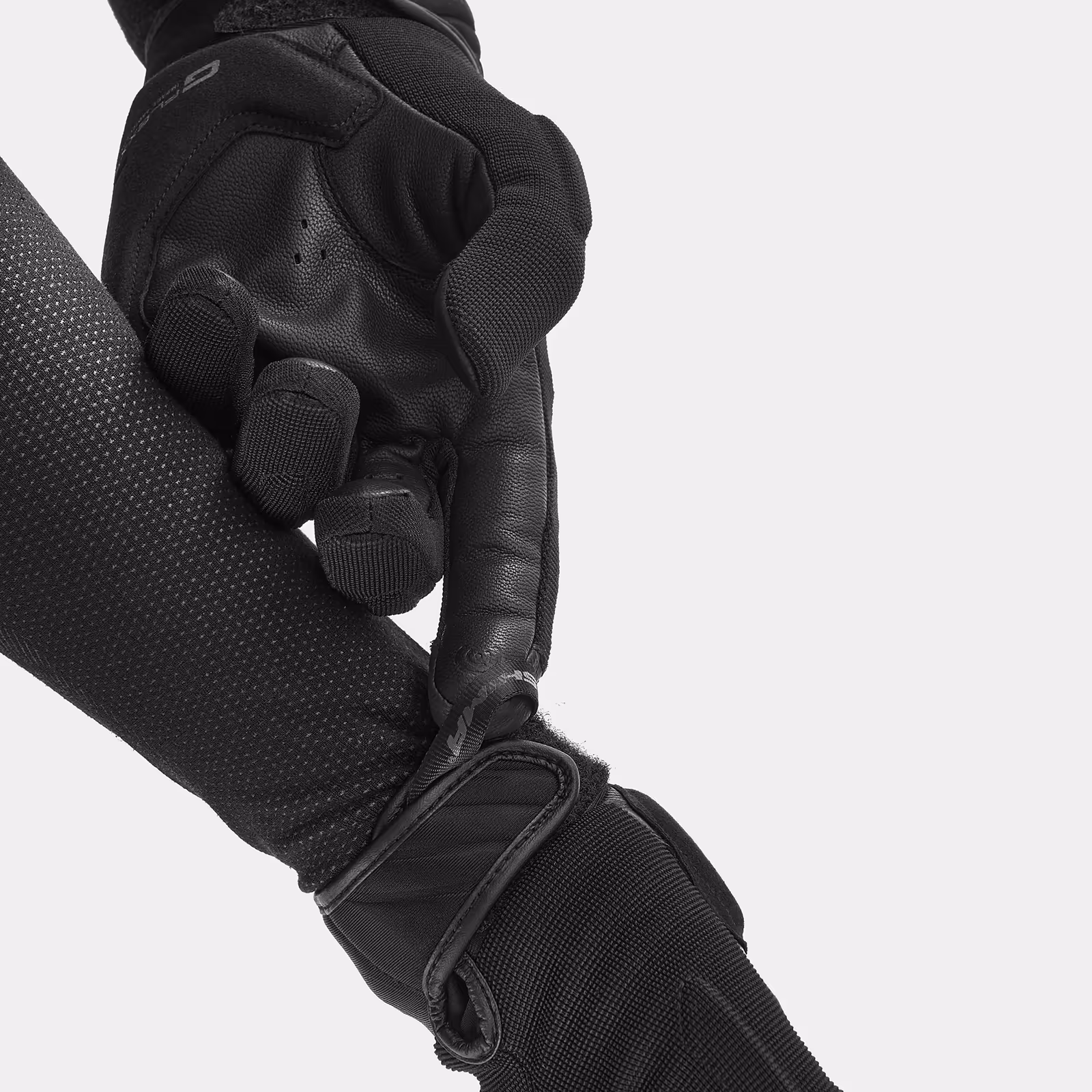 SHIMA_SONIC_GLV_NEGRO_LOOKBOOK_10